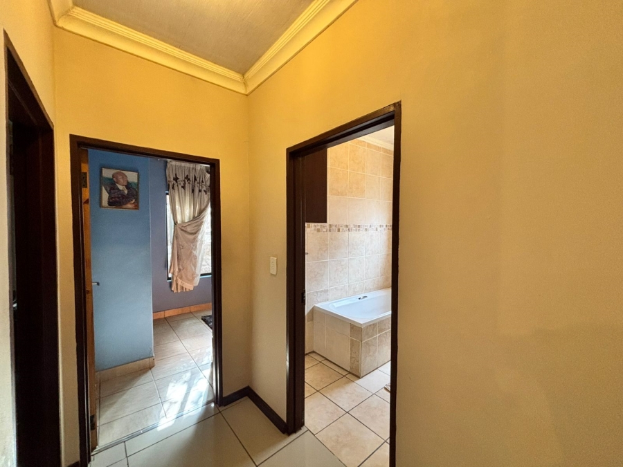 4 Bedroom Property for Sale in Mooivallei Park North West